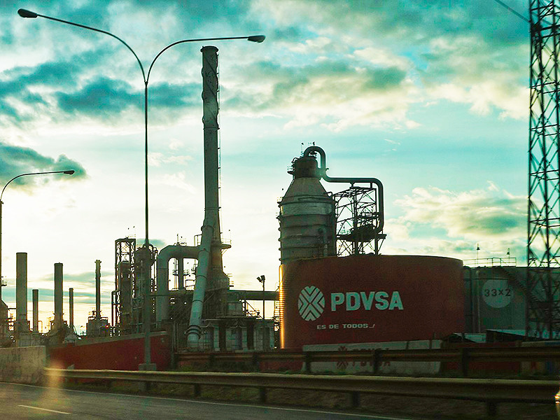 США ввели санкции против нефтегазовой госкомпании Венесуэлы PDVSA