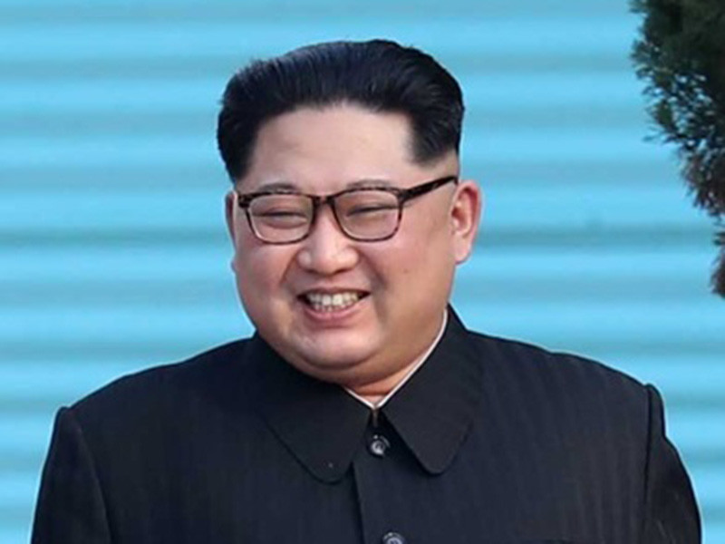 Председатель Госсовета КНДР Ким Чен Ын в своем новогоднем сообщении заявил, что готов встретиться с президентом США Дональдом Трампом в любое время, тем самым обозначив один из главных приоритетов во внешней политике страны в 2019 году. При этом глава Северной Кореи предупредил США, что им не следует испытывать терпение республики