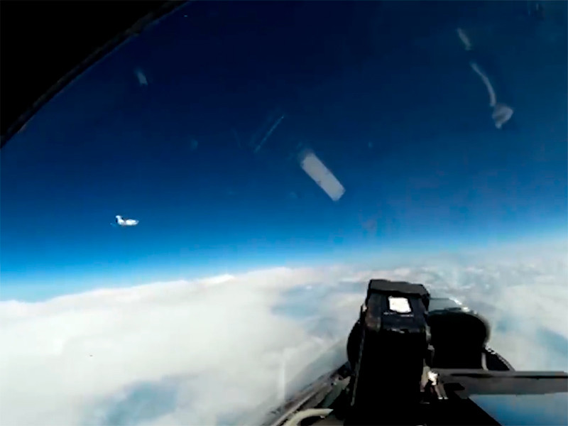 Истребитель Су-27 из состава дежурных сил по ПВО поднимался для перехвата самолета-разведчика ВВС Швеции, обнаруженного над нейтральными водами Балтийского моря