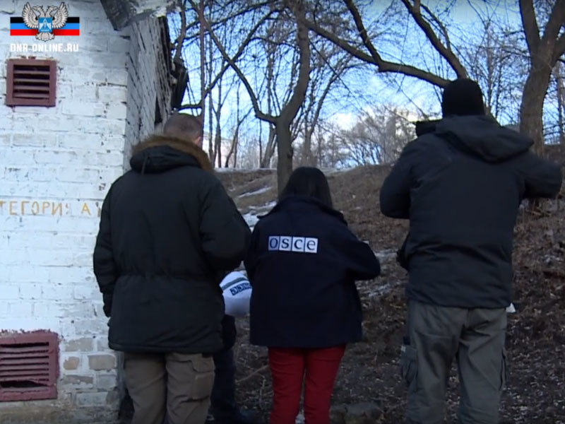 В правительственном квартале Донецка прогремели три взрыва
