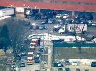 Пять человек погибли, не менее шести получили ранения в результате стрельбы, которую уволенный мужчина устроил на складе в городе Аврора, штат Иллинойс. Нападавший был убит

