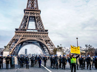 В Париже полиция  усилила меры безопасности в связи с протестами "желтых жилетов"