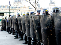 В Париже полиция усилила меры безопасности в связи с протестами "желтых жилетов"
