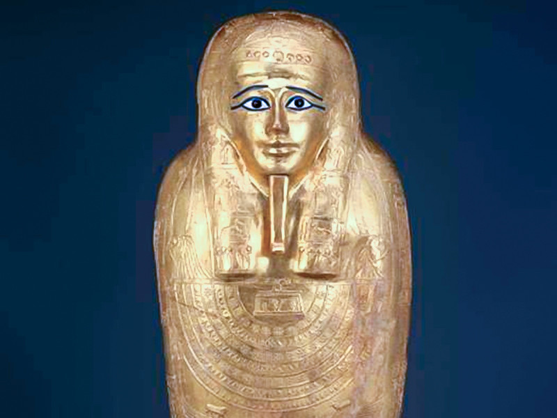 В Египет из США возвращен позолоченный саркофаг древнеегипетского жреца, который был вывезен из страны и затем выставлялся в Метрополитен-музее в Нью-Йорке

