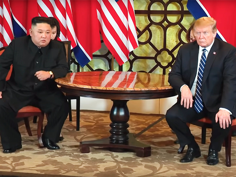 Американский лидер США Дональд Трамп объяснил срыв переговоров с главой КНДР Ким Чен Ыном в Ханое открытыми слушаниями в конгрессе США своего бывшего адвоката Майкла Коэна