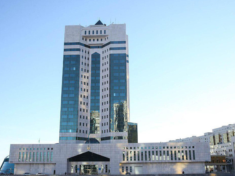 Правительство и Национальный банк будут выполнять ранее данные поручения и объявленные инициативы первого президента Казахстана Нурсултана Назарбаева. Об этом сообщается на сайте премьер-министра Казахстана