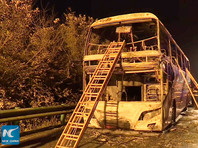 Вечером 22 марта в результате возгорания туристического автобуса на скоростной автостраде в китайской провинции Хунань погибли 26 человек
