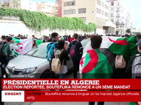 В феврале правящая коалиция выдвинула 82-летнего Абдельазиза Бутефлику на пятый президентский срок, что вызвало массовые акции протеста по всей стране. Алжирцы выступили против переизбрания президента, который после перенесенного в 2013 году тяжелого инсульта передвигается в инвалидном кресле