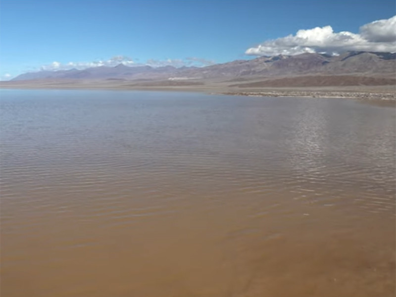 В самом сухом месте США неожиданно обнаружилось огромное озеро

