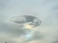 Облака с дырой удивили жителей ОАЭ и Омана, навеяв мысли об инопланетянах (ФОТО, ВИДЕО)
