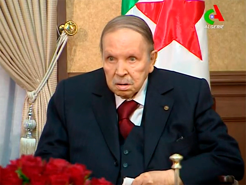 Глава Алжира Абдельазиз Бутефлика объявил об отсрочке президентских выборов и отказе баллотироваться на новый срок