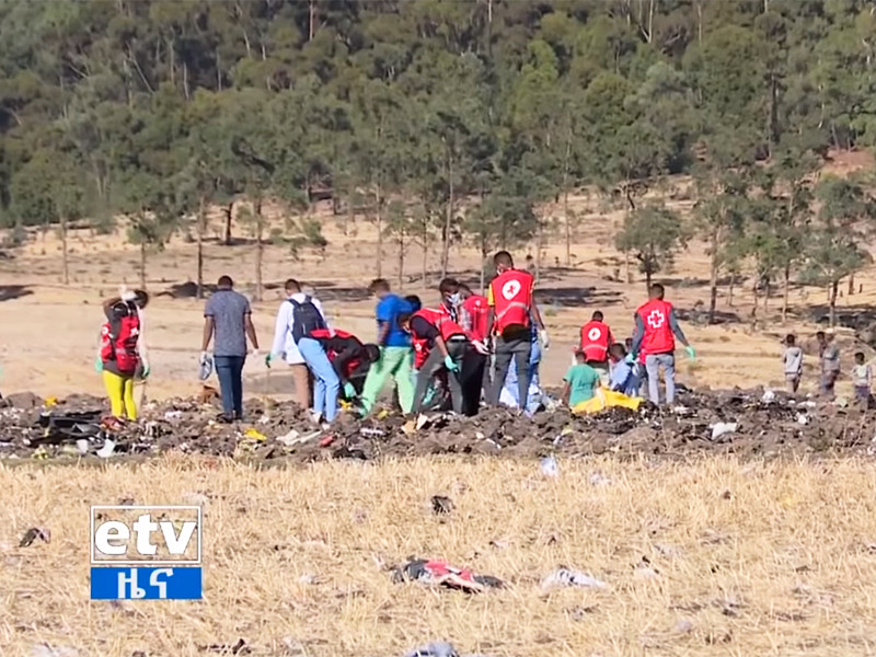 Между катастрофами лайнеров Boeing 737 MAX 8 в Индонезии и Эфиопии обнаружено "явное сходство", сообщает BBC со ссылкой на министерство транспорта Эфиопии