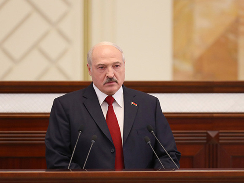 Александр Лукашенко потребовал от правительства усилить государственное регулирование цен и не бояться критики извне. Об этом он заявил в послании к белорусскому народу и Национальному собранию