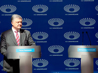 Порошенко выступил на стадионе, его соперник на дебаты не явился