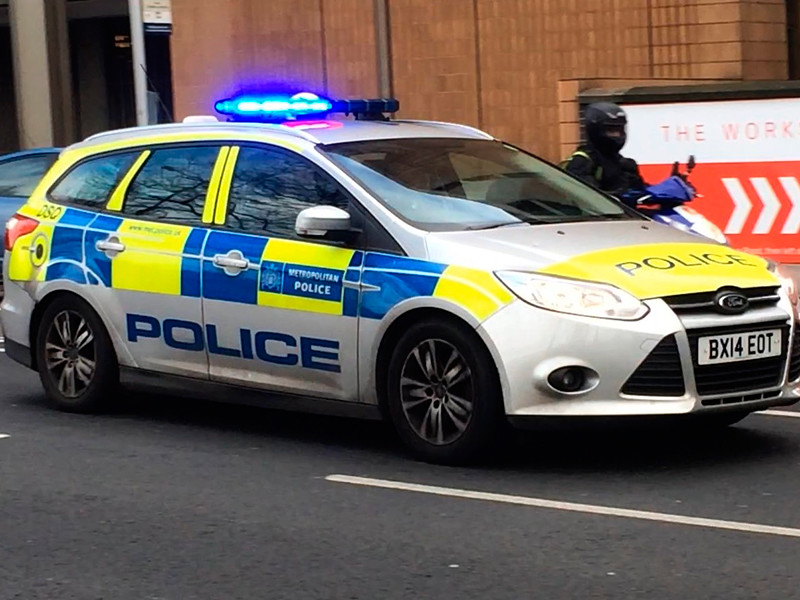 Полиция в Лондоне со стрельбой задержала водителя, протаранившего автомобили около посольства Украины

