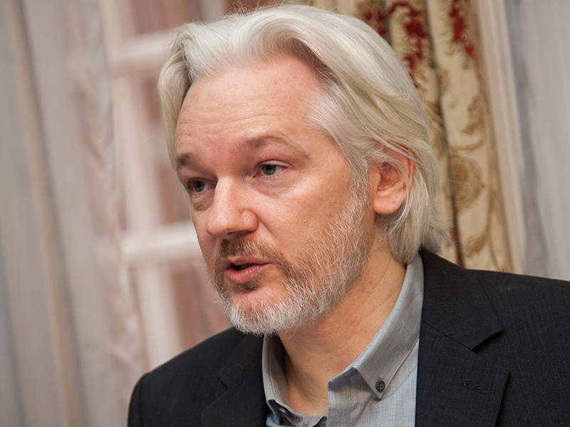 Британская полиция задержала основателя WikiLeaks Джулиана Ассанжа в посольстве Эквадора в Лондоне. Страна отказалась и дальше предоставлять ему политическое убежище. Ассанж укрывался в посольстве с 2012 года