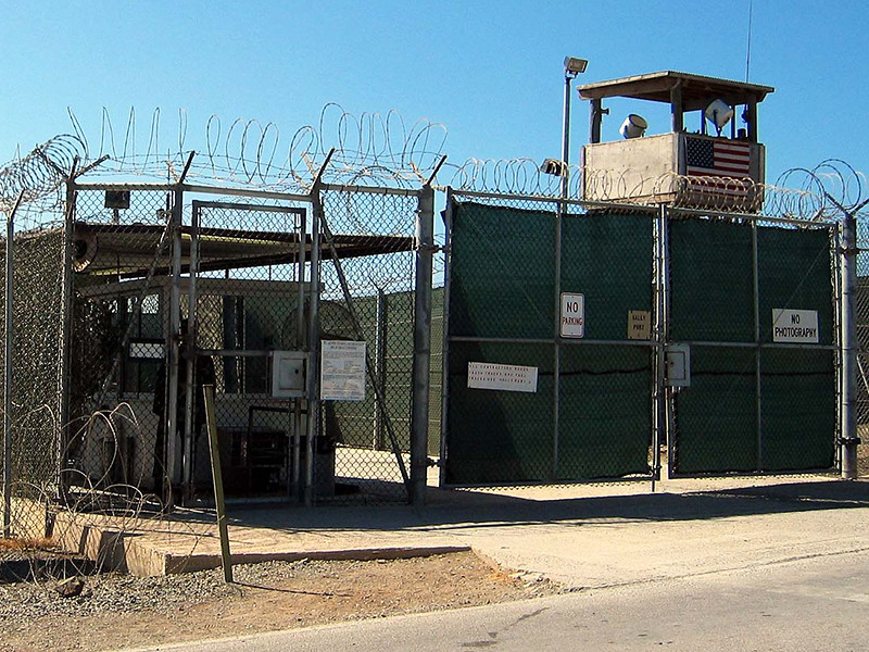 Пентагон досрочно снял с должности командующего базой Гуантанамо, усомнившись в его способности руководить