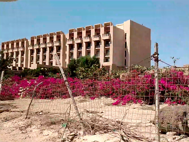 Группа вооруженных боевиков напала на пятизвездочный отель Pearl Continental в пакистанском городе Гвадар (провинция Белуджистан). Известно об одном погибшем охраннике, несколько человек пострадали, но точное число не приводится. В отеле часто останавливаются иностранные бизнесмены и туристы

