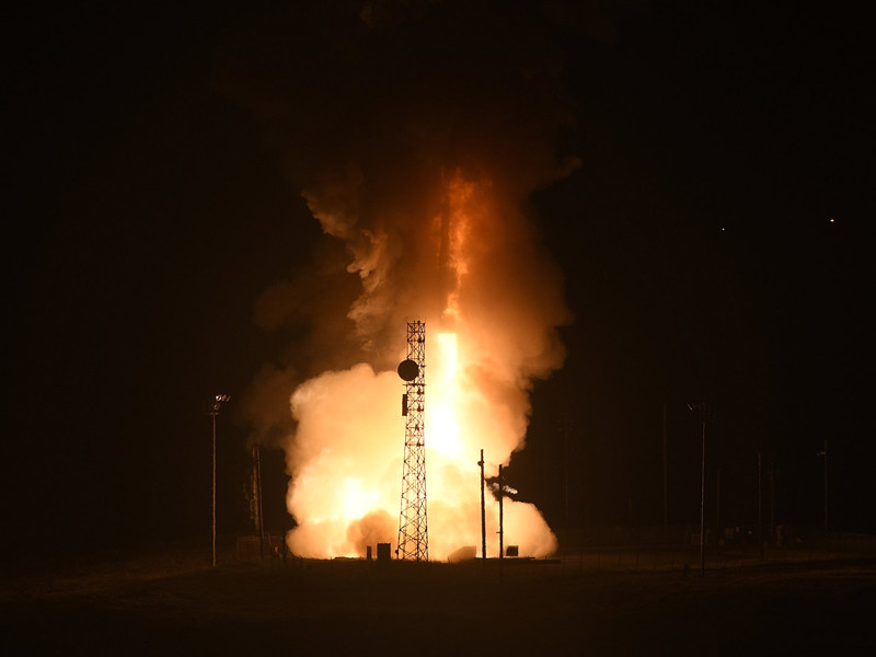 США запустили межконтинентальную баллистическую ракету Minuteman III, отметив, что это "не ответ на события в мире"