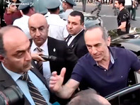 Суд в Армении в третий раз отправил экс-президента страны Роберта Кочаряна под арест