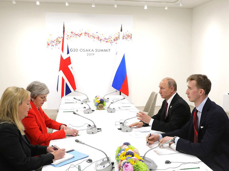Мэй заявила Путину на саммите G20, что Лондон обладает неопровержимыми доказательствами причастности РФ к отравлению Скрипалей