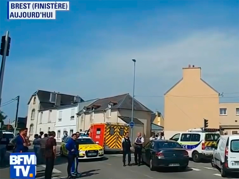 Во Франции человек, устроивший стрельбу перед мечетью в Бресте, покончил с собой