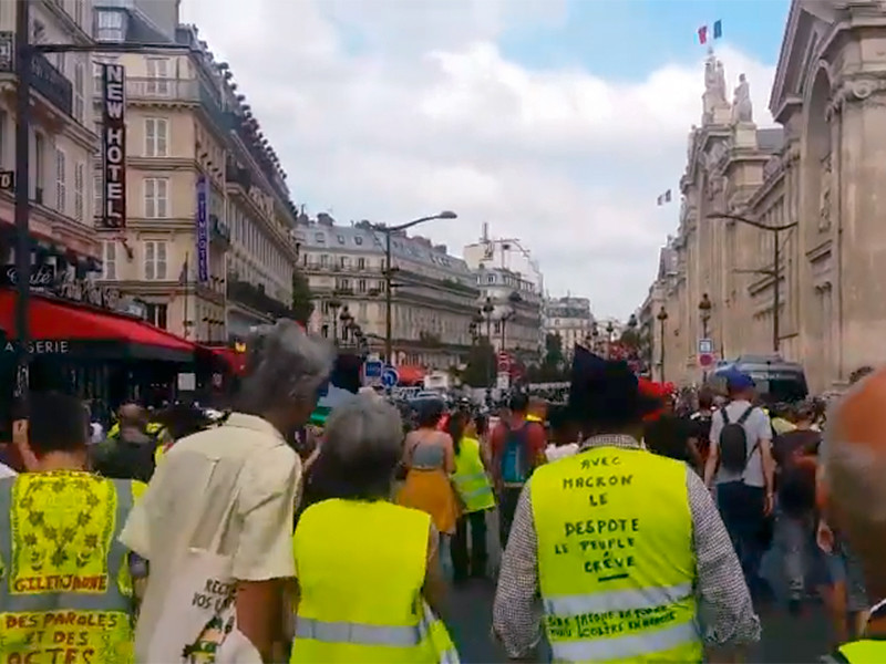В Париже задержали 152 человека на манифестации "желтых жилетов"
