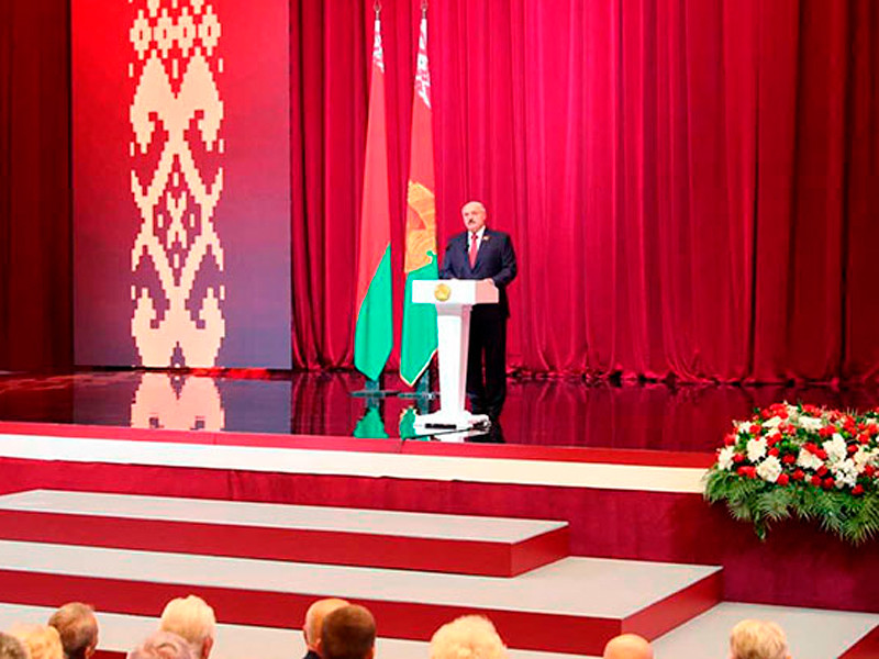 Александр Лукашенко на торжественном собрании, посвященном Дню независимости Белоруссии