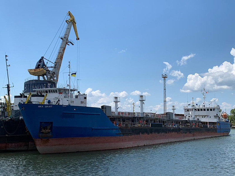 Члены экипажа российского танкера Neyma, задержанного в порту Измаил Одесской области, приземлились в московском аэропорту Домодедово рейсом из Кишинева