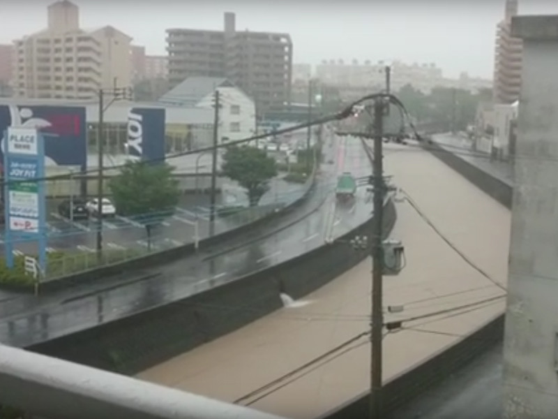 Из-за беспрерывных ливней на юге Японии эвакуируют более миллиона человек
