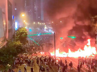 Полиция применила против демонстрантов в Гонконге водометы с несмываемой краской (ФОТО, ВИДЕО)