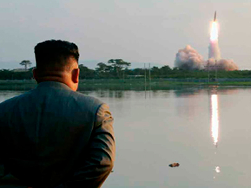 Ким Чен Ын наблюдает за испытание ракет, 25 июля 2019 года