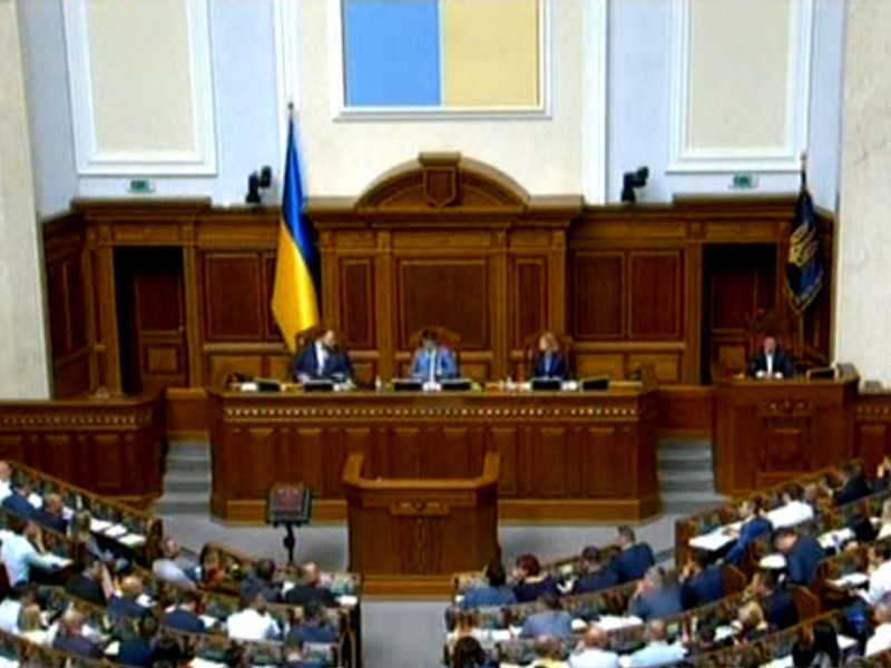 Верховная рада внесла изменение в Конституцию Украины, лишив депутатов неприкосновенности