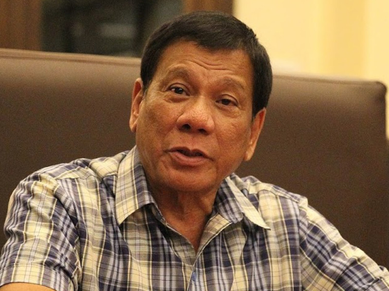 Президент Филиппин Родриго Дутерте разрешил гражданам стрелять в чиновников, требующих взятки