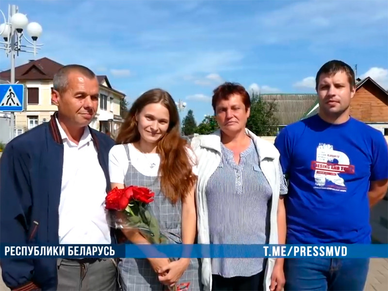 В Белоруссии супруги, потерявшие своего ребенка два десятка лет назад, смогли воссоединиться с дочерью. Девочка, пропавшая в электричке, оказалась в российском интернате