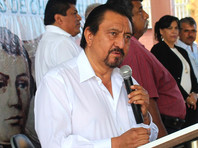 В Мексике несколько десятков человек захватили мэра города Лас Маргаритас Хорхе Луиса Эскандона и попытались наказать за неисполнение предвыборных обещаний