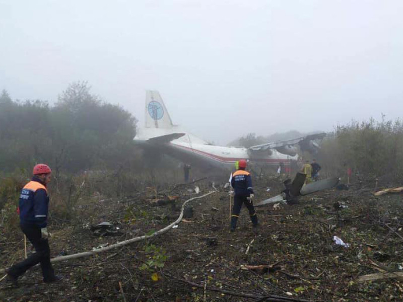 АН-12 рухнул у Сокольников недалеко от аэропорта Львова