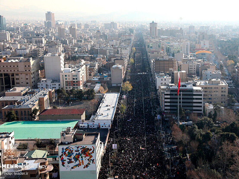 Миллионы людей в Тегеране приняли участие в похоронах генерала Сулеймани