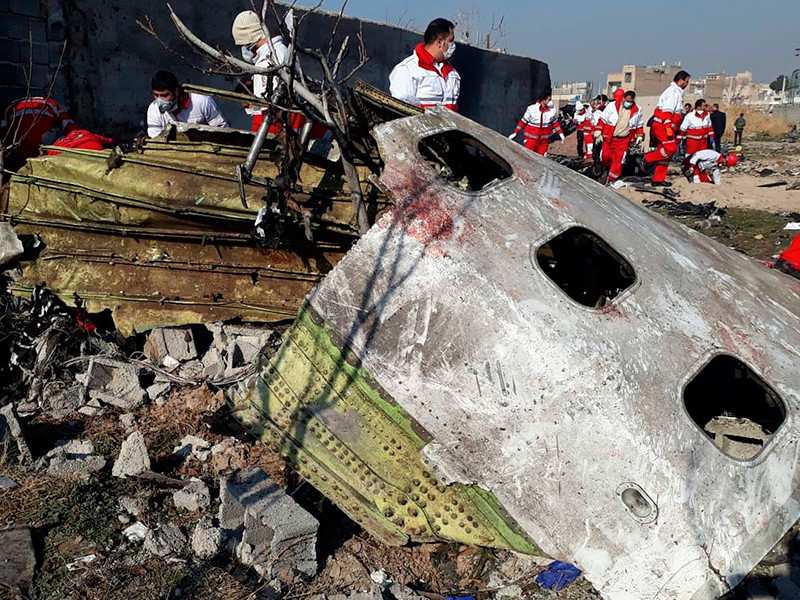8 января под Тегераном после взлета был сбит зенитными ракетами пассажирский лайнер Boeing 737-800 авиакомпании "Международные авиалинии Украины". На борту находилось 167 пассажиров и девять членов экипажа, все они погибли

