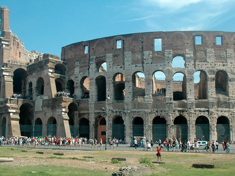 В Риме запретили продавать сувениры, напитки и фастфуд у популярных туристических достопримечательностей
