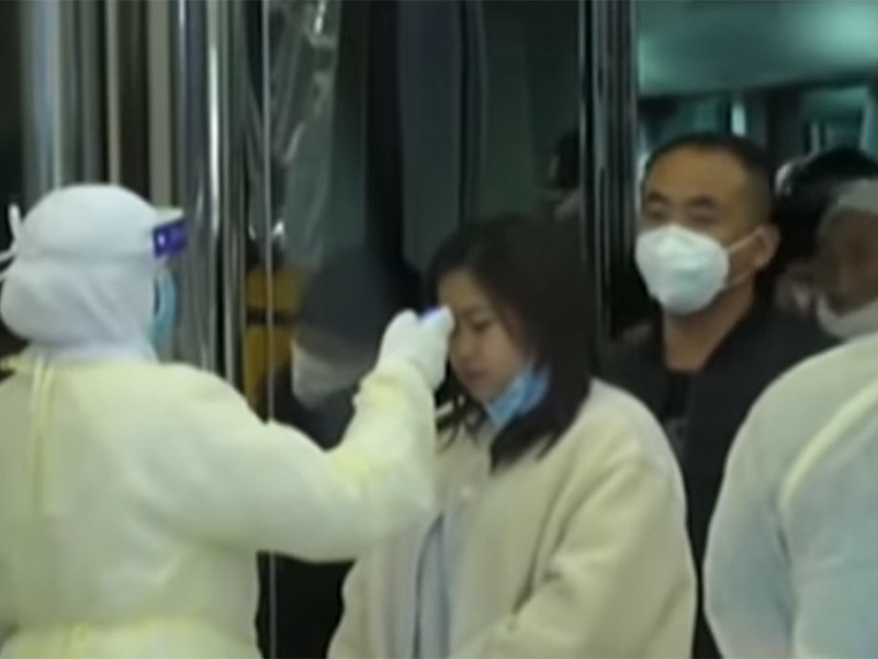 Количество жертв коронавируса достигло 213 человек, говорится в сообщении на на сайте госкомитета по вопросам здравоохранения КНР. Изначально власти провинции Хубэй, где впервые была зафиксирована вспышка болезни, заявили о 212 погибших