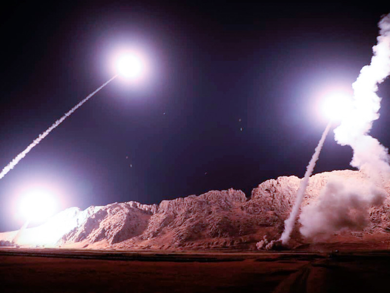 Ракеты класса земля-земля были выпущены из Ирана по базе Эйн-аль-Асад на западе Ирака и базе в Эрбиле, где расположен военный контингент армии США. База в Айн аль-Асаде находится в регионе Анбар на западе Ирака
