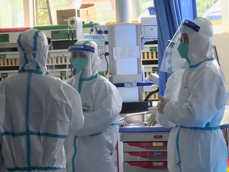 Власти провинции Хубэй намерены привлекать к уголовной ответственности носителей нового типа коронавируса, отказывающихся от карантина и лечения, а также плюющих в других людей с целью их заразить