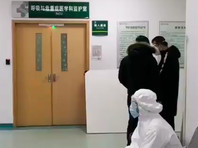 СМИ сообщили об остановке сердца у предупредившего о коронавирусе китайского врача