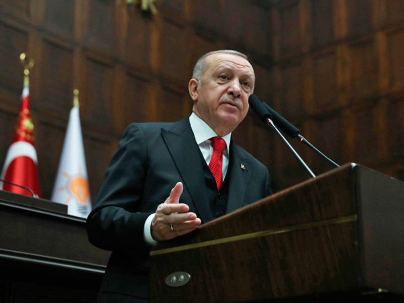 Президент Турции Реджеп Тайип Эрдоган заявил, что удары, которые в Идлибе наносят силы Сирии и России, приходятся на мирных жителей, а не на террористов