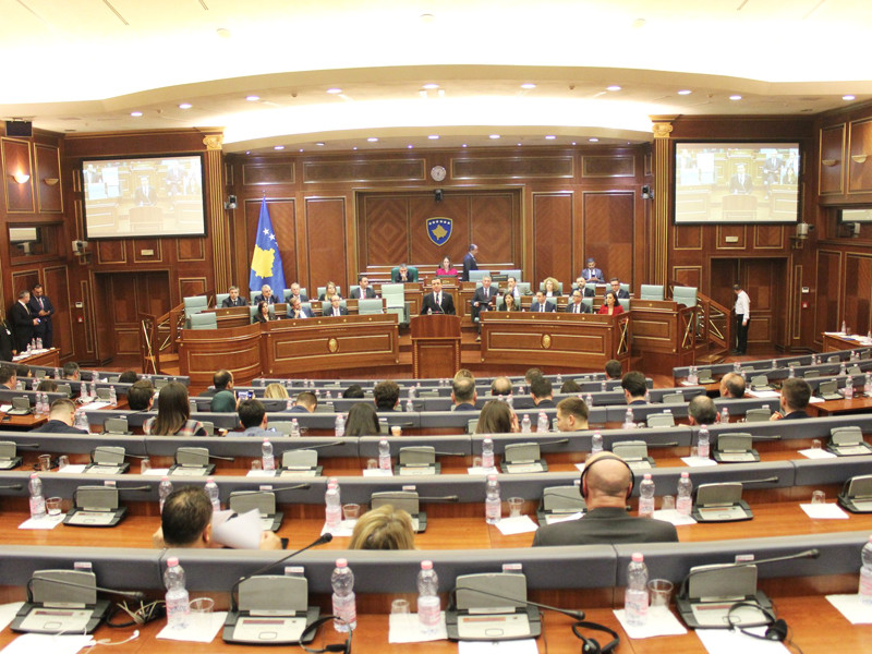 Парламент частично признанной республики Косово проголосовал в понедельник за новый состав правительства