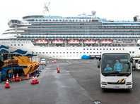 Больше всего больных - 838 - выявлено на территории Японии, из них более 630 приходится на пассажиров и членов экипажа Diamond Princess, стоящего на карантине в Йокогаме
