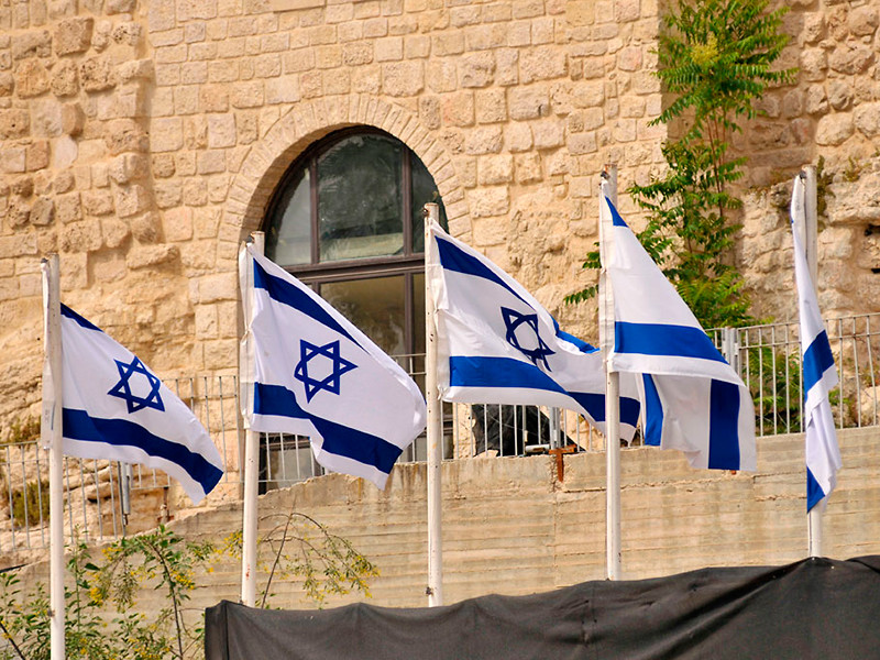 Граждане рф в израиле. Российское посольство в Израиле. Флаг России и Израиля.