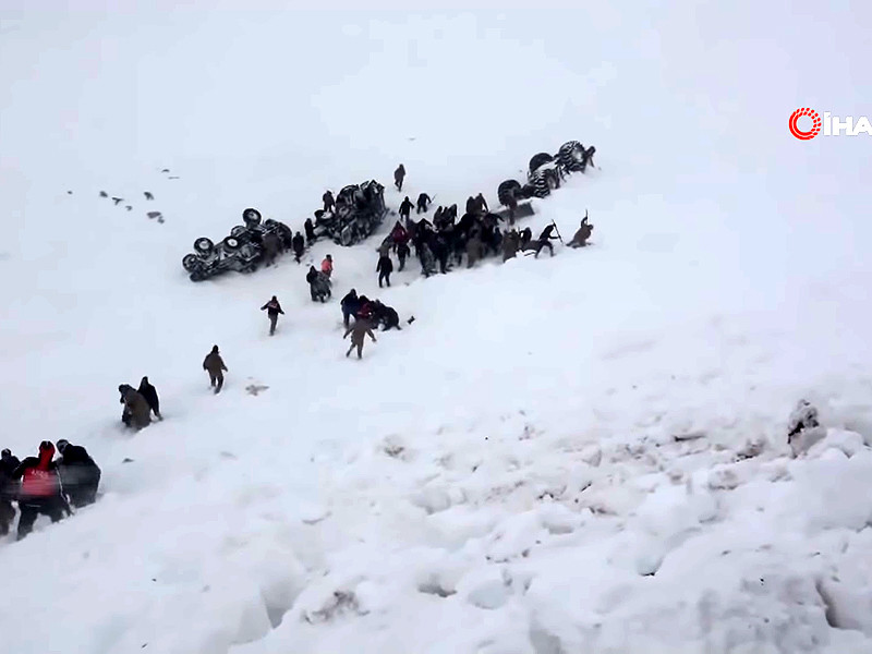 В Турции при повторном сходе лавины погибли десятки участников спасательной операции