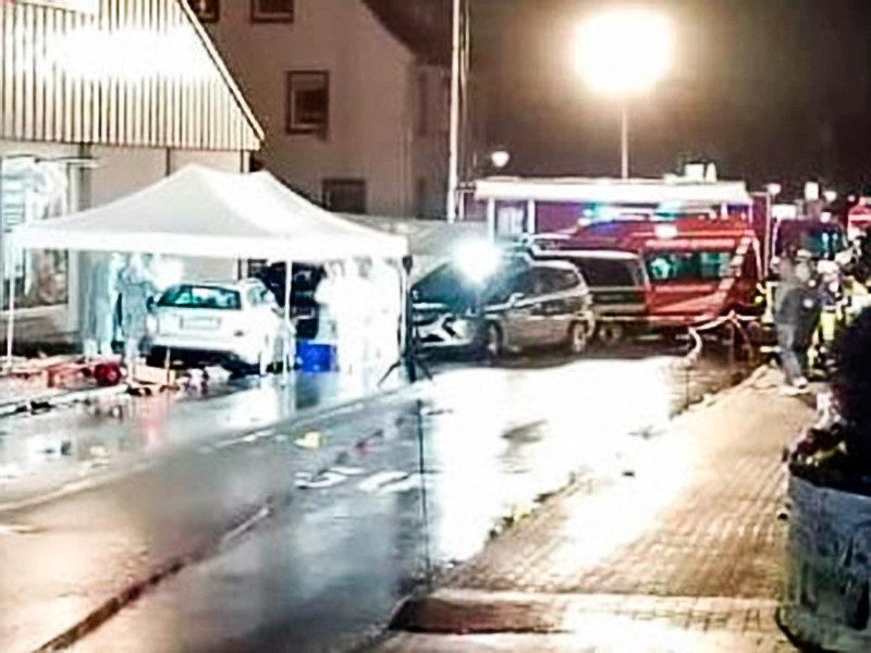 В городе Фолькмарзен (Германия, земля Гессен) автомобиль Mercedes въехал в толпу людей на карнавальном шествии. Это произошло в 14:30 по местному времени (16:30 мск). По предварительным данным, пострадали как минимум 15 человек, в том числе дети